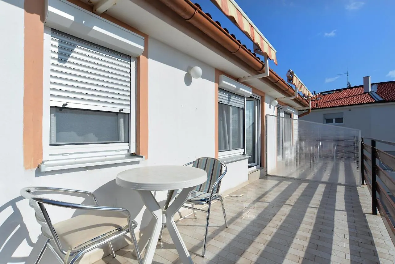 Apartment Desanka 668 Medulin